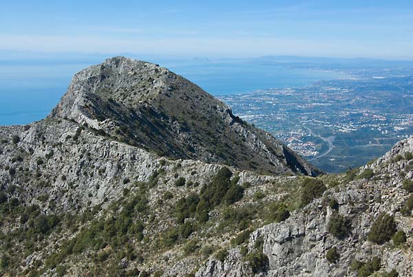 Blick auf die Concha, im Hintergrund der Felsen von Gibraltar und Afrika
