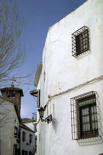 Foto einer Gasse in der Altstadt von Ronda