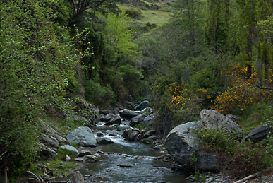 Tal des Río Poqueira (Alpujarra, Sierra Nevada, Andalusien)